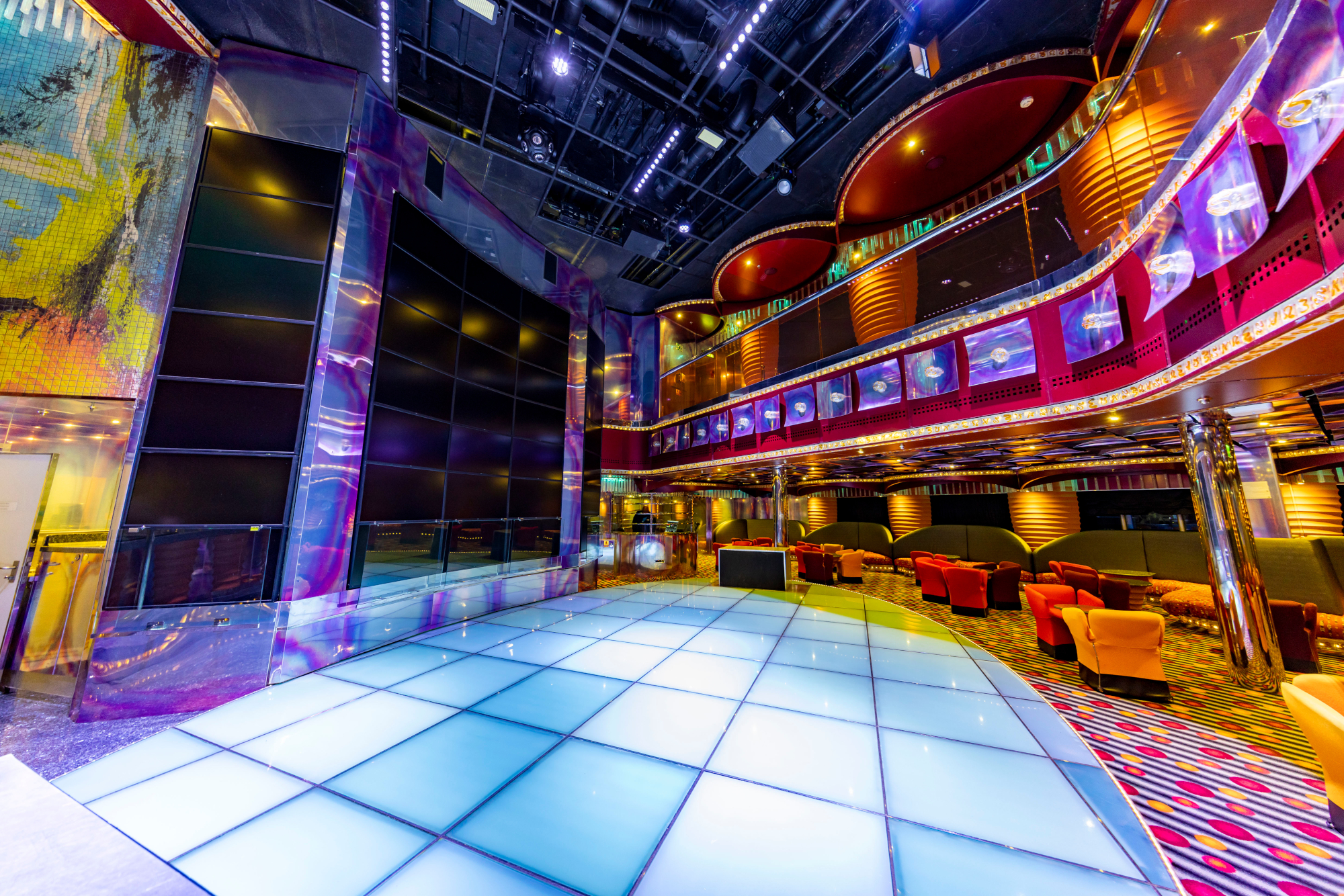 MyCruise Carnival Luminosa Offentlige-arealer Barer-lounger-atrium5